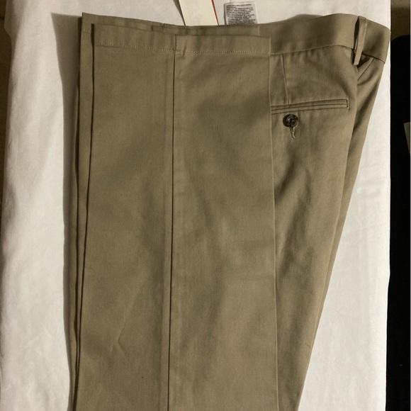 Dockers signature khaki color slim fit pants W34 32. 98% cotton. 2% elastine - Picture 3 of 10